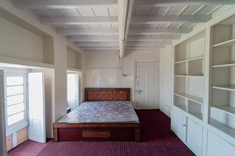 Dimensions (16' 10")