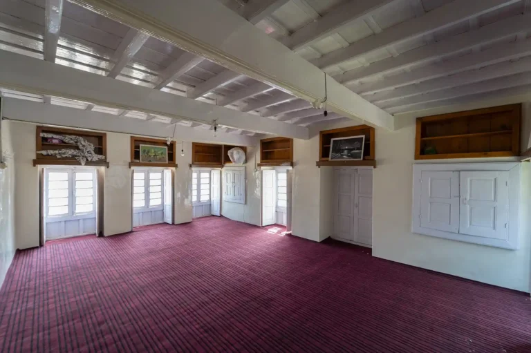 Dimensions (21' 15")