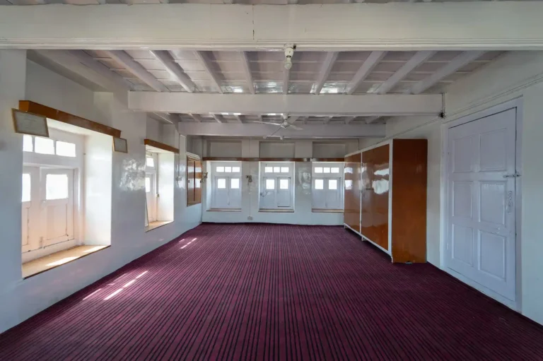 Dimensions (22' 15")