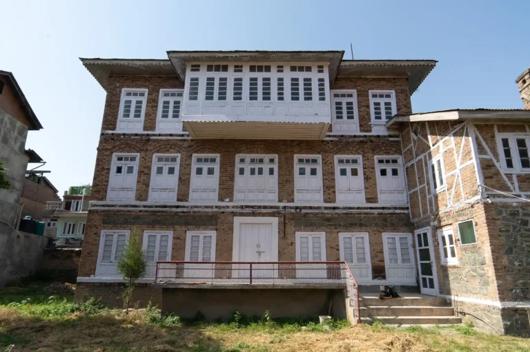 Frontyard Dimensions (72' 152") Backyard Dimensions (72' 52")